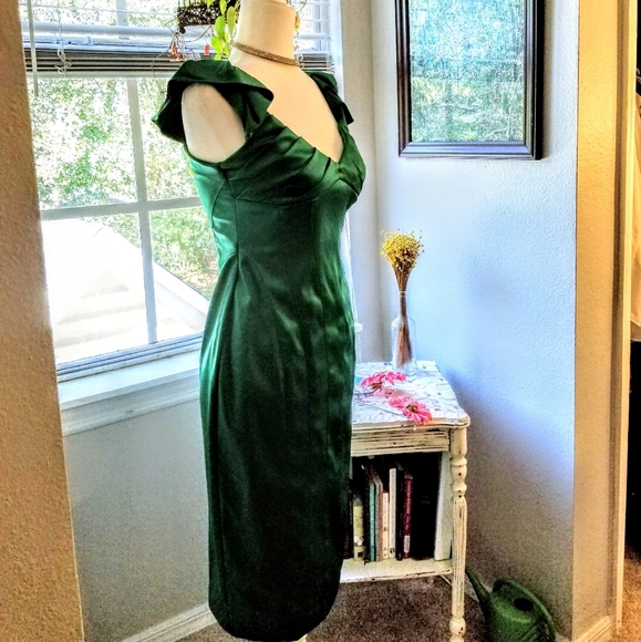 Maggy London Dresses & Skirts - NWT Maggy London Beautiful Satin Emerald Dress 2
